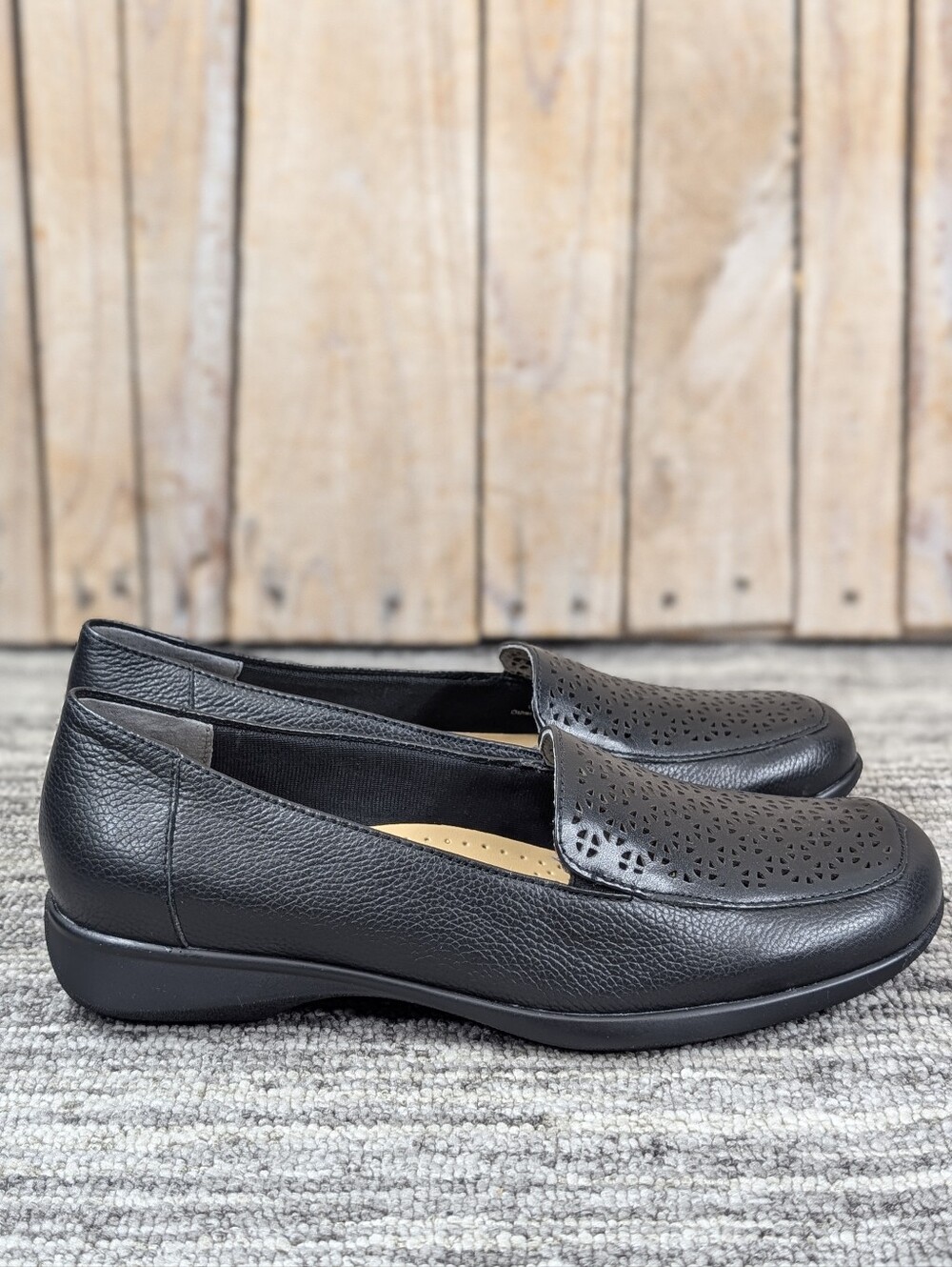 Trotters: Women's Jenn Laser Casual Shoes - Black Leather - Size 6 New!